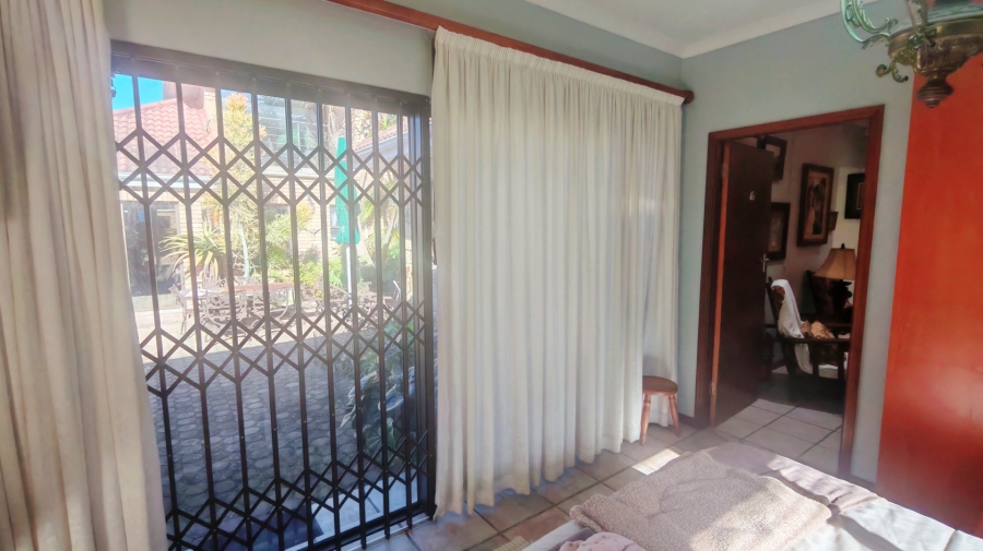 5 Bedroom Property for Sale in Outeniqua Strand Western Cape